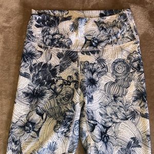 Crop fabletics leggings